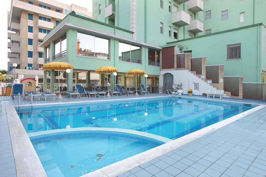 Hotel Abacus Cesenatico Exterior photo